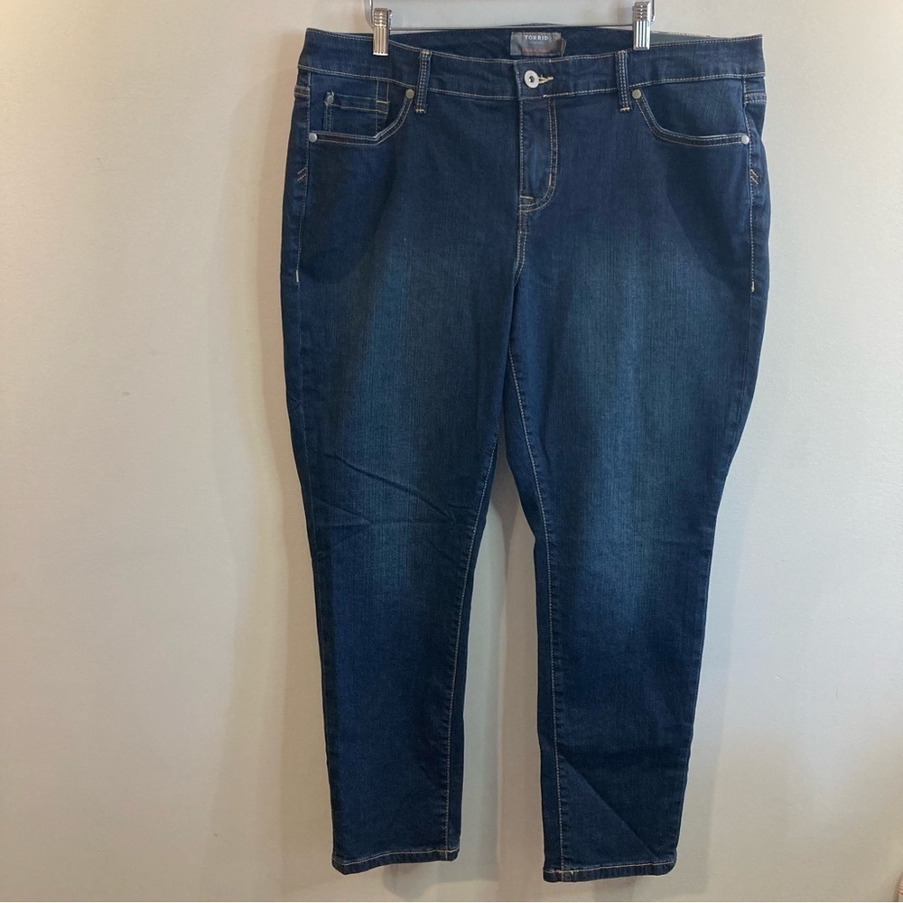 TORRID Sz 16R Boyfriend Straight Vintage Stretch Mid-Wash High Rise Jeans NEW